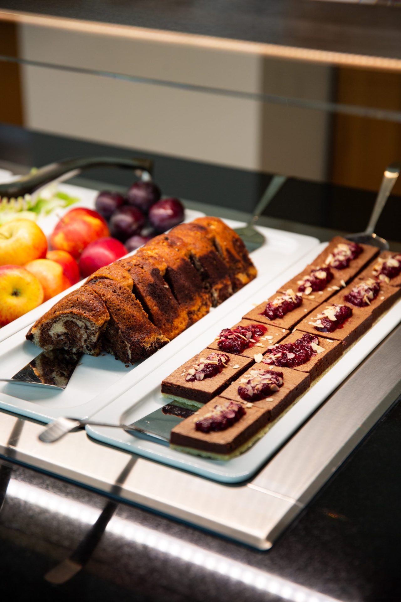 Gefülltes Nachspeisen Buffet mit Kreationen des Kelsen im Parlament