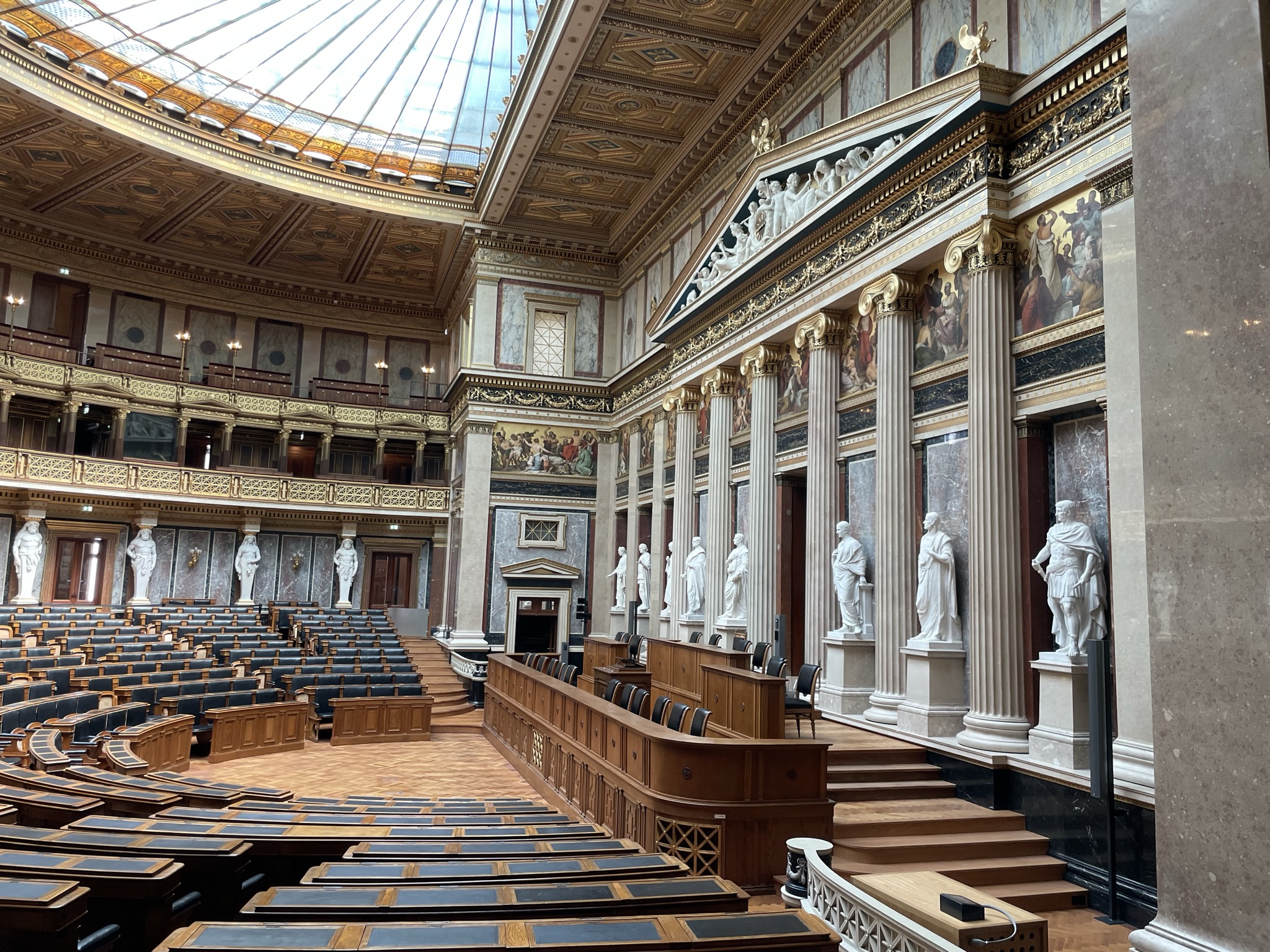 Führungen im Parlament KELSEN